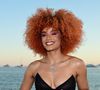 Présente sur la Croisette, l'ex-Miss France Alicia Aylies s'est confiée à Karima Charni pour le média "Ode" sur le sujet, partageant les détails de ses mises en beauté.

Alicia Aylies à la soirée Cannes with HFC Paris au Carlton Beach Club le mercredi 20 mai 2026, lors du 79ème Festival International du Film de Cannes. © Romain Doucelin / Bestimage