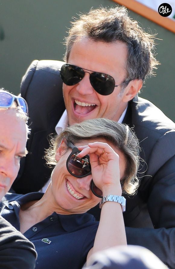 Anne-Sophie Lapix et son mari Arthur Sadoun aux Internationaux de France de Roland Garros, le 8 juin 2012.

©Bestimage