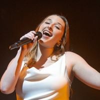 Helena s'offre une adresse très chic de Paris et un grand nom de la cuisine pour son "premier birthday"