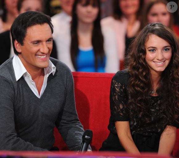 A rappeler que la star est aussi l'heureux papa d'une fille prénommée Léah, née d'une précédente relation et qui vit à ce jour au Canada.

Archive - Dany Brillant et sa fille Léah Brilant - Vivement Dimanche - TV Talk Show © Guillaume Gaffiot /Bestimage