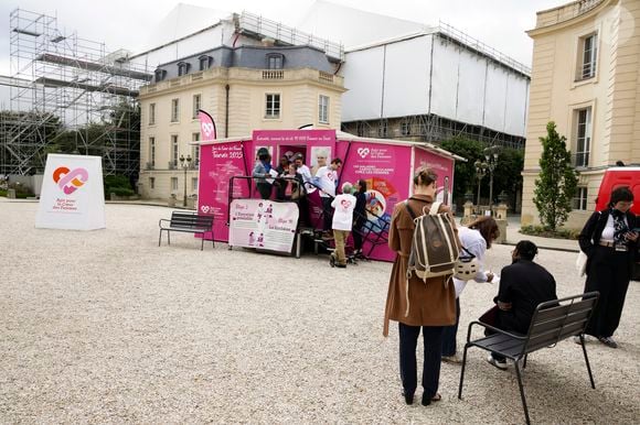 Exclusif - Le bus du coeur de l'association "Agir pour le coeur des femmes" fait une halte à l'Assemblée Nationale à Paris le 28 mai 2025
© Jack Tribeca / Bestimage
