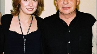 Michel Sardou fâché avec sa fille Cynthia qui vit à des milliers de kilomètres de lui ? "On ne se voit pas souvent, c'est vrai"