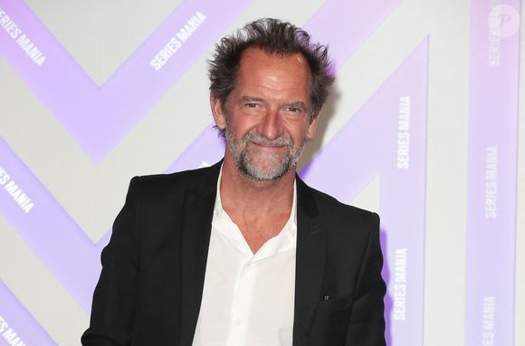 "On a compris que cet argent, et cette carte avait été prise par l'une des personnes de l'équipe soignante, poursuit Stéphane de Groodt. Est-ce que ce n'est pas très élégant, ça ?"

Stéphane De Groodt - Cérémonie de clôture de l'édition 2024 du festival Series Mania à Lille le 22 mars 2024. © Stephane Vansteenkiste / Bestimage