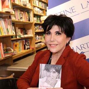 Liane Foly dédicace son livre "La droguerie du sourire (Editions Stock) à la librairie Lamartine à Paris, le 12 mai 2026.
© Cédric Perrin/Bestimage