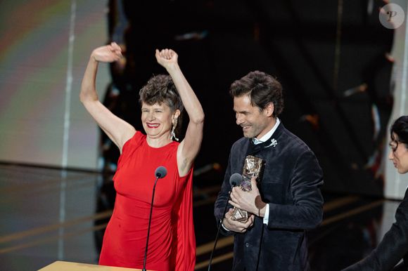 la chanteuse Camille et Clément Ducol (César de la meilleure musique originale pour "Emilia Perez") - Cérémonie de la 50ème édition de la cérémonie des César à l'Olympia à Paris, France, le 28 février 2025 © Dominique Jacovides - Olivier Borde / Bestimage