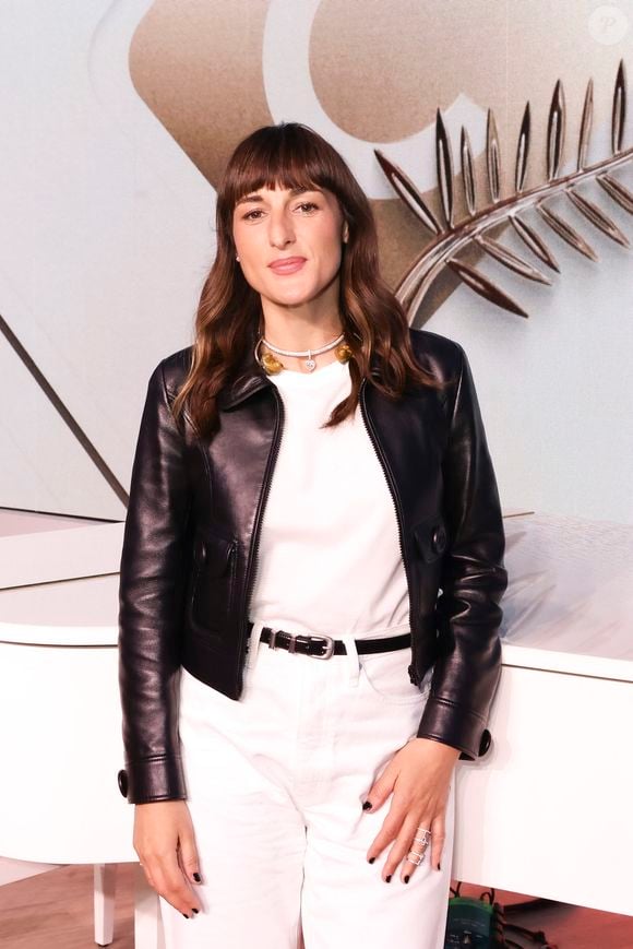 Exclusif - Juliette Armanet pose en backstage de l'émission "C à vous" lors du 78e Festival International du Film de Cannes le 14 mai 2025. © Jack Tribeca / Bestimage