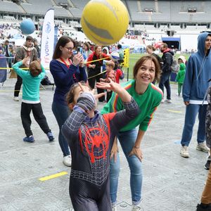 Mais l'ancienne patineuse est aussi engagée dans une association qui vient en aide aux enfants hospitalisés...

Nathalie Pechalat assiste à 'La Journée Evasion' par l'association Premiers de Cordee, qui se tient au Stade de France, à St-Denis (saint-denis) près de Paris, France, le 28 mai 2025. Photo Jerome Domine/ABACAPRESS.COM