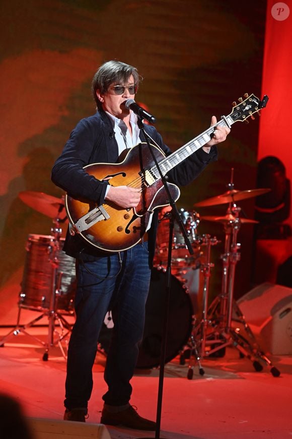 Exclusif - Thomas Dutronc lors de l'enregistrement de l'émission Vivement dimanche au studio Rive gauche, présentée par M. Drucker, diffusée sur France 3, le 1er mars 2026, à Paris, France, le 18 février 2026. © Guillaume Gaffiot/Bestimage
