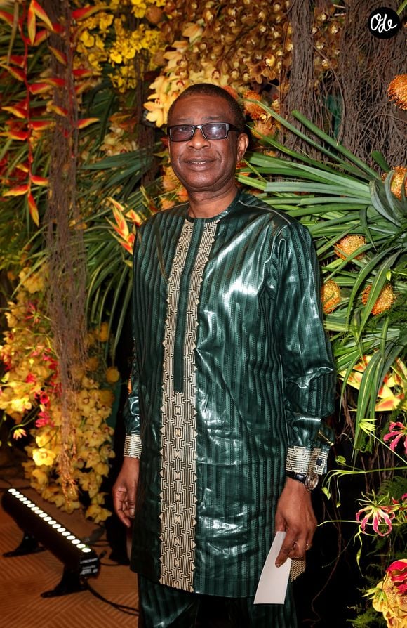 Alors que le spectacle se prolongeait après minuit, la direction de la salle a fini par couper le son et la lumière, alors que quatre chansons figuraient encore au programme.

Exclusif - Youssou N'Dour - Dîner de gala organisé par la Fondation "Children of Africa" à l'initiative de Madame D.Ouattara, Première Dame de Côte d'Ivoire et Présidente fondatrice de "Children of Africa" au Sofitel Ivoire à Abidjan. Le 1er Mars 2024
© Dominique Jacovides / Bestimage