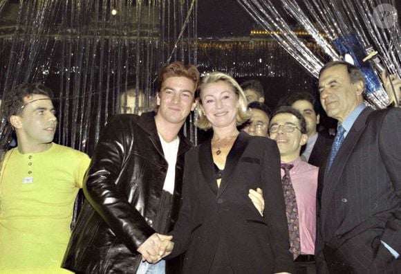 Photo d'archives de la chanteuse Sheila et son fils Ludovic Chancel à Paris, France, le 12 janvier 1998. Photo by Vim/ABACAPRESS.COM