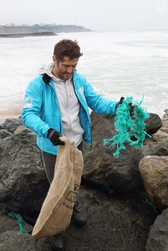 Au-delà du business, Tximista partage avec son père un engagement fort pour l'environnement, notamment comme investisseur chez Team for the Planet. De quoi rendre fier le champion.

L'ancien footballeur et présentateur télé Bixente Lizarazu nettoie les plages d'Anglet avec des écoliers en ouverture des journées nationales du nettoyage le 17 mars 2017.

© Patrick Bernard / Christophe de Prada / Bestimage