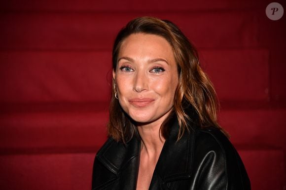 Malgré la fin du conflit, les décisions liées à l’exploitation de l’œuvre et du nom Hallyday continuent de se faire dans un esprit de concertation entre Laeticia, David et Laura.

Laura Smet - Front row du défilé Etam Live Show 2025 « J'ETAM » au Palais Brongniart à Paris le 30 Septembre 2025

© Veeren / Perusseau / Bestimage