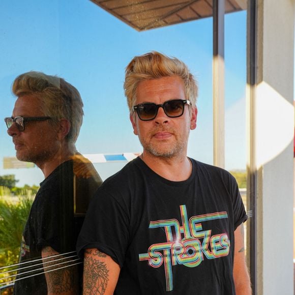 C'est Benjamin Biolay. Il interviendra pour la première fois à l’antenne le jour de Noël.

Théma - Les hommes en blond platine - Exclusif - Benjamin Biolay lors du marathon Karting Jules Bianchi (jour 1) au circuit Paul Ricard au Castellet, France, le 6 septembre 2024. © Anne-Sophie Guebey via Bestimage