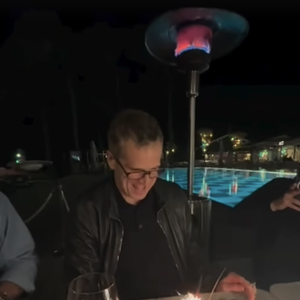 Le point d'orgue ? Un dîner en terrasse pour souffler ses 53 bougies dans une ambiance décontractée.