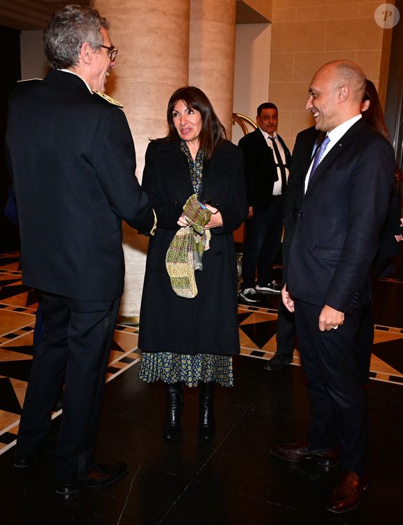 Anne Hidalgo, maire de Paris au dîner annuel du CCAF (Conseil de coordination des associations arméniennes de France) à l'hôtel du collectionneur à Paris le 11 mars 2025
Comme chaque année, la onzième édition du désormais fameux dîner du CCAF a fait salle comble. 450 personnes se sont retrouvées dans les salons de l'hôtel du collectionneur, à Paris. Lors du cocktail, plusieurs personnalités politiques ont eu l'occasion de s'entretenir avec les invités.
Comme de coutume, un certain nombre de figures intellectuelles étaient également au dîner.
C'est Nelson Monfort qui a présenté la soirée en rappelant que la soirée est l'occasion de nous retrouver et de réaffirmer les liens profonds qui unissent la France et l'Arménie, liens tissés par l'histoire, la culture et des valeurs communes.
Cette soirée incarne à la fois un hommage solennel et un appel à l'action. Hommage envers celles et ceux qui oeuvrent sans relâche pour la cause arménienne; mais appel à la communauté internationale pour qu'elle s'engage résolument pour la justice et la paix.

© Christian Liewig / Bestimage