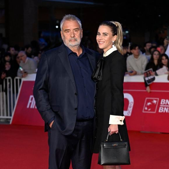 Luc Besson, Sarah Saldmann à la première du film "Dracula" de L.Besson lors de la 20ème édition du festival du film de Rome le 24 octobre 2025.  © Backgrid UK/ Bestimage