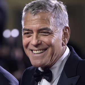 L’acteur trouve les trains français « incroyables, très rapides et agréables ».

George Clooney assiste au tapis rouge "Jay Kelly" lors de la 82e Mostra de Venise le 28 août 2025 à Venise, Italie. Photo par DPA/ABACA