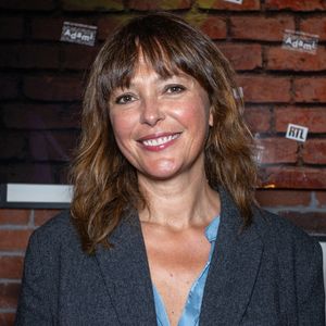 Sandrine Quetier lors du Photocall pour et avec la pièce : "Tout va male ?" d'Alex Goude et Jean-Jacques Thibaud. (d'Alex Goude et Jean-Jacques Thibaud, Paris, France. Photo par Franck Derouda/ABACAPRESS.COM