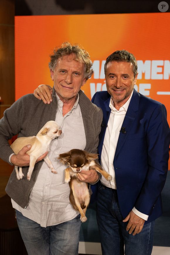 "L’élément déclencheur c’est le traitement qu’on fait aux animaux, je trouve ça insupportable ce qu’on fait subir aux animaux", explique-t-il. 

Bernard Montiel, Raphaël Mezrah, Oli. avec Charles Berling et Charles Edouard Fusari invités, Olivia Juriste et Sylvain Vétérinaire sur plateau de l'émission "Animalement Vôtre" présentée par Bernard Montiel à Paris, France, le 12 janvier 2026. © Julien Sarkissian/Bestimage