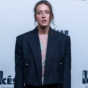 Le couple, désormais officiellement uni, affiche une relation assumée.

Adèle Exarchopoulos - Photocall du dîner des Révélations César 2026 à l'Elysée Montmartre à Paris, France, le 19 janvier 2026. © Olivier Borde / Bestimage