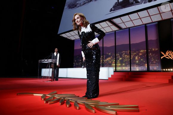 Eye Haïdara, Isabelle Huppert - Cérémonie de clôture du 79ème Festival International du Film de Cannes, le 23 mai 2026. © Borde-Jacovides-Moreau / Bestimage