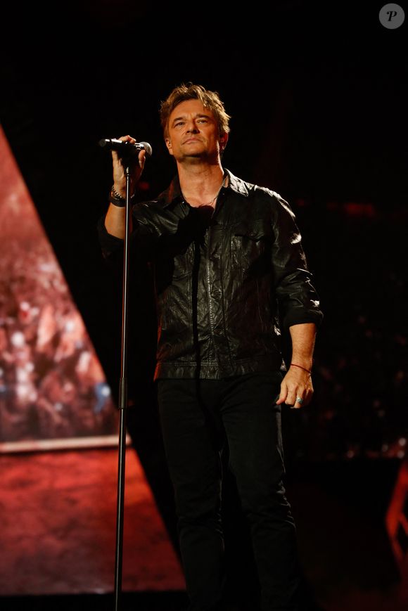 Exclusif - David Hallyday chante "Sang pour sang" en duo virtuel avec son père Johnny en utilisant l'IA - Enregistrement de l'émission "Les disques d'or de l'année" au Dôme de Paris, présentée par E.Gossuin et diffusée le 24 décembre à 21h10 sur M6
© Christophe Clovis / Bestimage