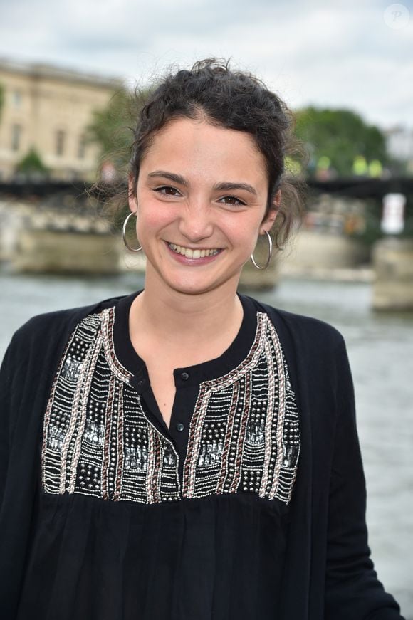 Pour pouvoir voir son enfant ?

Exclusif - Pauline Bression - Soirée "Fête des fictions de France 3" à la péniche La Balle au Bond au port des Saints-Pères à Paris, le 4 juillet 2016. © Lionel Urman/Bestimage