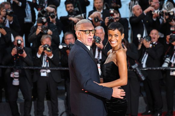 Le couple confirme une nouvelle fois son statut parmi les duos les plus glamour du Festival de Cannes.

Le 14 mai 2026, Cannes, Alpes Côte Dazur, France : Le 79e Festival de Cannes se tiendra à Cannes du 12 au 23 mai 2026. Vincent Cassel et Narah Baptista assistent à la projection de Parallel Tales lors du 79e Festival de Cannes. © Marina Takimoto/ZUMA Press Wire / Bestimage
