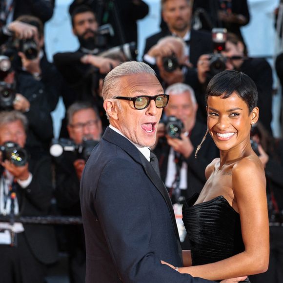 Le couple confirme une nouvelle fois son statut parmi les duos les plus glamour du Festival de Cannes.

Le 14 mai 2026, Cannes, Alpes Côte Dazur, France : Le 79e Festival de Cannes se tiendra à Cannes du 12 au 23 mai 2026. Vincent Cassel et Narah Baptista assistent à la projection de Parallel Tales lors du 79e Festival de Cannes. © Marina Takimoto/ZUMA Press Wire / Bestimage