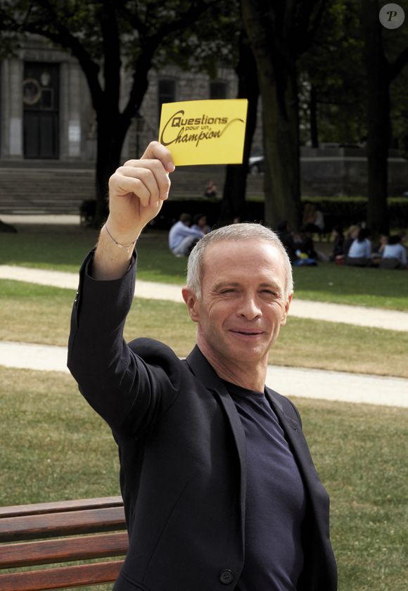 Samuel Etienne, présentateur de l'émission "question pour un champion pose a Bruxelles devant les arcades du cinquantenaire le 23 Juin 2017, Belgique. Photo by Polet/ABACAPRESS.COM