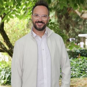 Installé dans la région cannoise depuis le premier confinement, Jarry a découvert que la distance n'était pas un frein grâce aux outils numériques.
Info - Jarry rejoint la troupe des "Enfoirés" - Jarry - Photocall du film "Jour J" lors de la 18ème édition du Festival du Film Francophone de Angoulême (FFA) le 28 août 2025.
© Coadic Guirec / Bestimage