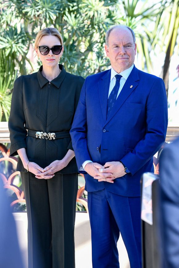 Le prince Albert II de Monaco, sa femme la princesse Charlene et la princesse Caroline de Hanovre ont pu découvrir les travaux d'aménagements réalisés pendant 5 ans au jardin exotique de Monaco avant son ouverture au public le 30 mars.© Bruno Bebert / Bestimage