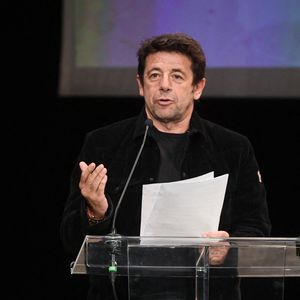 Patrick Bruel sur scène lors d'une soirée contre la montée de l'antisémitisme en Europe au Théâtre Antoine, à Paris le 3 juin 2024. 
Photo par Lionel Urman/ABACAPRESS.COM