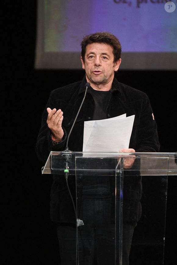 Patrick Bruel sur scène lors d'une soirée contre la montée de l'antisémitisme en Europe au Théâtre Antoine, à Paris le 3 juin 2024. 
Photo par Lionel Urman/ABACAPRESS.COM