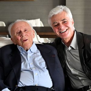 Exclusif - Philippe Bouvard, journaliste français, écrivain, homme de radio et de télévision, à son domicile, en interview télé avec le journaliste producteur Cyril Viguier à Cannes, le 27 février 2025.


© Bruno Bebert/Bestimage