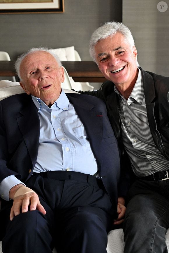 Exclusif - Philippe Bouvard, journaliste français, écrivain, homme de radio et de télévision, à son domicile, en interview télé avec le journaliste producteur Cyril Viguier à Cannes, le 27 février 2025.


© Bruno Bebert/Bestimage