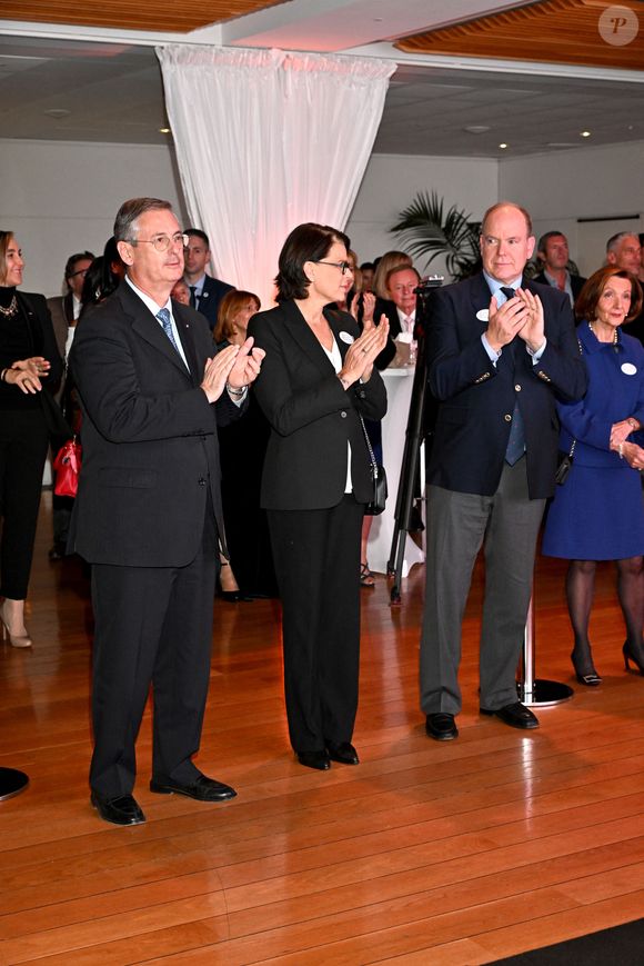 Christophe Robino, le conseiller de gouvernement-ministre pour les affaires sociales et la santé, la princesse Stéphanie de Monaco et le prince Albert II de Monaco durant les 30 ans de l'association Ecoute Cancer Réconfort au Yacht Club de Monaco, le 29 novembre 2022
© Bruno Bebert / Bestimage