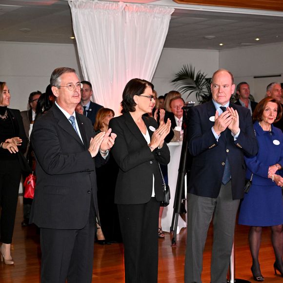 Christophe Robino, le conseiller de gouvernement-ministre pour les affaires sociales et la santé, la princesse Stéphanie de Monaco et le prince Albert II de Monaco durant les 30 ans de l'association Ecoute Cancer Réconfort au Yacht Club de Monaco, le 29 novembre 2022
© Bruno Bebert / Bestimage