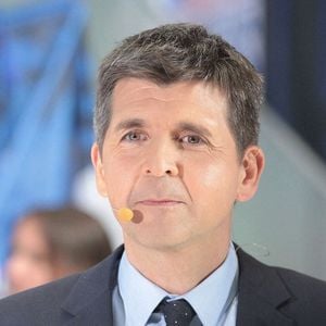 Les porte-drapeaux pour les Jeux Olympiques et Paralympiques de Paris 2024 au Journal télévisé de France 2 en présence de Thomas Sotto à Paris, France, le 12 juillet 2024. © Jonathan Rebboah /Panoramic/Bestimage