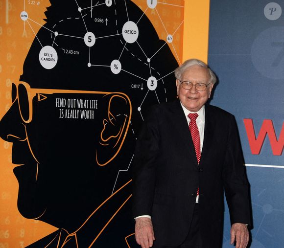 Le 19 janvier 2017 - New York, New York, États-Unis - L'homme d'affaires WARREN BUFFETT assiste à la première mondiale du film HBO " Becoming Warren Buffett " qui se tient au Musée d'art moderne. Photo par Nancy Kaszerman/ZUMA/ABACAPRESS.COM