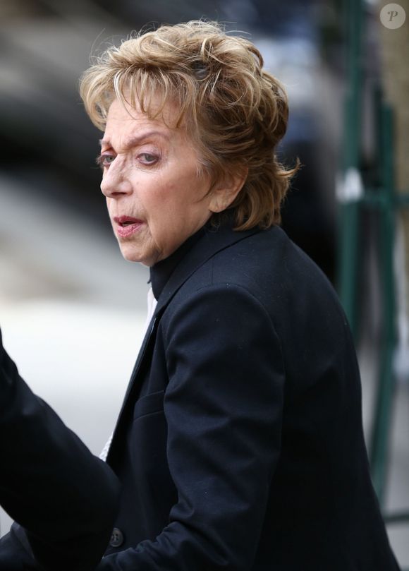 "Je tente de faire des choses pour aller de l’avant, mais la vie sans elle est dure", a partagé sa fille. 

Marthe Mercadier - Obsèques de Pierre Mondy en l'église Saint-Honoré d'Eylau à Paris le 20 septembre 2012. © AGENCE / BESTIMAGE