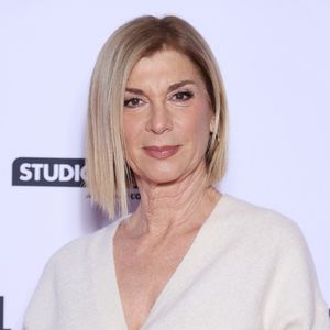 Michèle Laroque à la première du film "L'infiltrée" au cinéma Pathé Palace de Paris le 2 février 2026. 
Photo : Denis Guignebourg / Bestimage