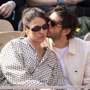 Il révèle ensuite son degré de jalousie, "autour de 0%, 1% maximum".

Pierre Niney, sa compagne Natasha Andrews en tribunes lors de la finale messieurs des Internationaux de France de Tennis de Roland Garros 2025 (jour 15), à Paris, France, le 8 juin 2025. © Cyril Moreau/Bestimage