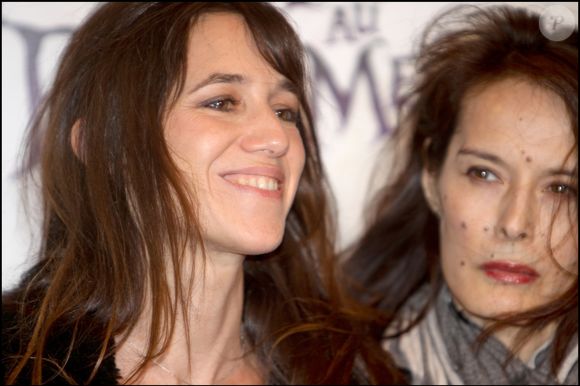 Une relation qui perdure encore aujourd'hui.

Charlotte Gainsbourg et Bambou à la Première du spectacle Alice au pays des merveilles au théâtre Mogador à Paris.
LIONEL URMAN  / BESTIMAGE