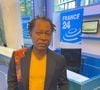 Dans cette vidéo, l'artiste international le félicite, confie avoir été touché par sa musique et le qualifie de "vrai artiste avec un grand A".

Lokua Kanza, Instagram