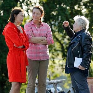 Marianne Denicourt, Corinne Masiero et Josée Dayan tournent une série près de Bordeaux le 20 septembre 2017.
Jean-Jacques Descamps via Bestimage