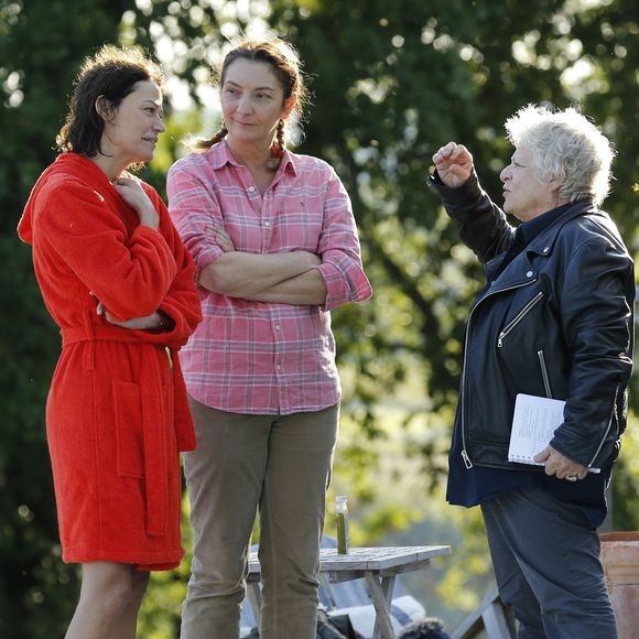Marianne Denicourt, Corinne Masiero et Josée Dayan tournent une série près de Bordeaux le 20 septembre 2017.

Jean-Jacques Descamps via Bestimage