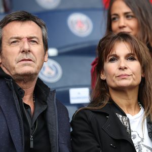 Jean Luc Reichmann et sa femme Nathalie - People au match de football entre le Psg et Bordeaux au Parc des Princes à Paris le 1er octobre 2016. © Cyril Moreau/Bestimage