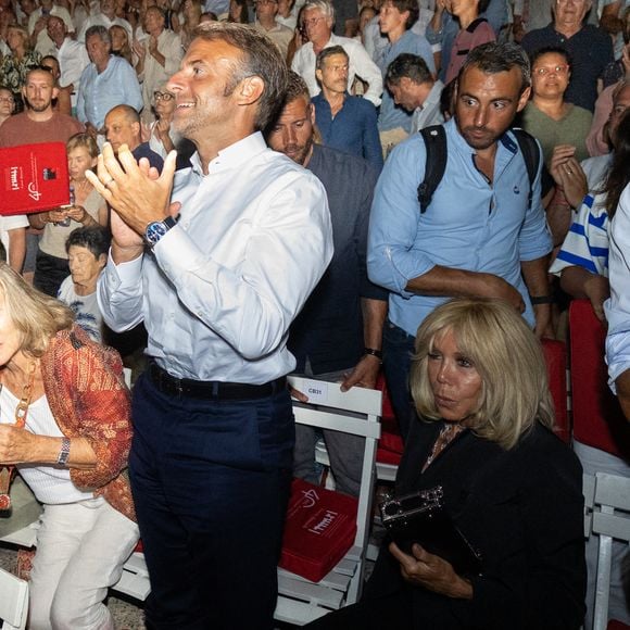 Emmanuel Macron et Brigitte Macron se sont rendus à la dernière date du festival de Ramatuelle

Le président Emmanuel Macron, sa femme Brigitte au spectacle de Dany Boon "Clown n'est pas un métier" lors du 41ème Festival de Ramatuelle le 12 août 2025. 

© Cyril Bruneau / Bestimage