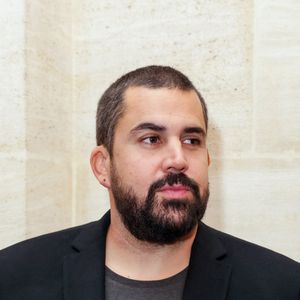 Déçu par l’attitude de certaines personnes lors de sa venue à Cannes, Artus n’a pas hésité à le faire savoir.

Artus présente le making of de son film "Un p’tit truc en plus" projeté au Sénat à Paris, France, le 8 octobre 2024. © Jack Tribeca/Bestimage